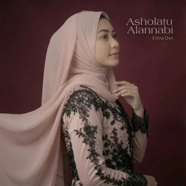 Erlina Dwi - 'Asholatu Alannabi' [Ringtone]