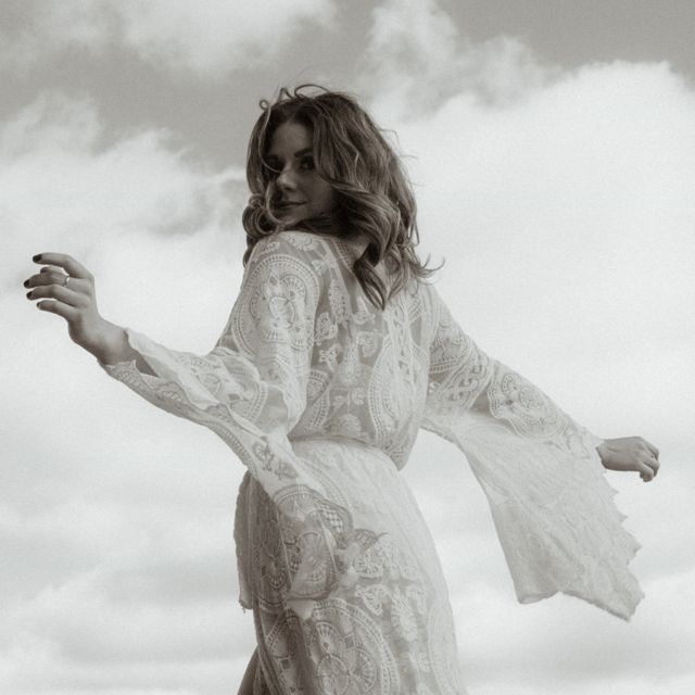 Amberlea Bruch - 'Flight Risk' [Ringtone]