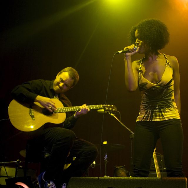 Laura Izibor - 'In the Dark (Live)' [Ringtone]