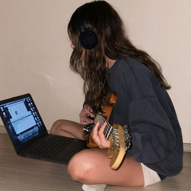 Emilie Charlotte - 'Make me feel x show me love' [Ringtone]