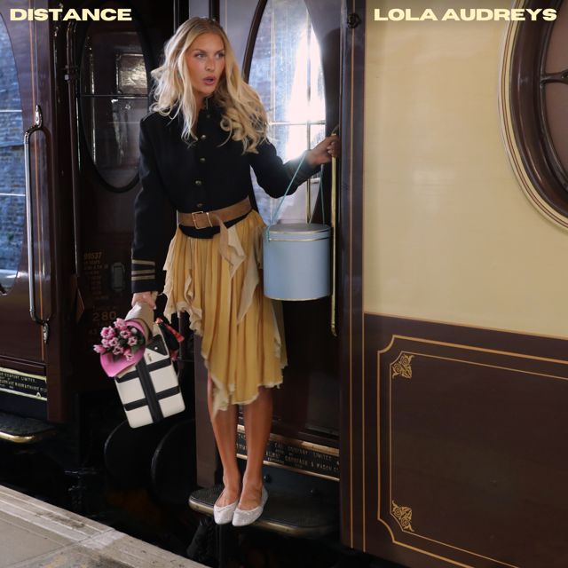 Lola Audreys - 'Distance' [Ringtone]