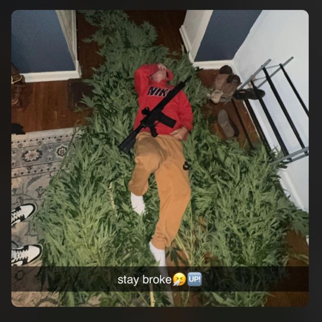comehelpglo & comehelpmae - 'stay broke' [Ringtone]