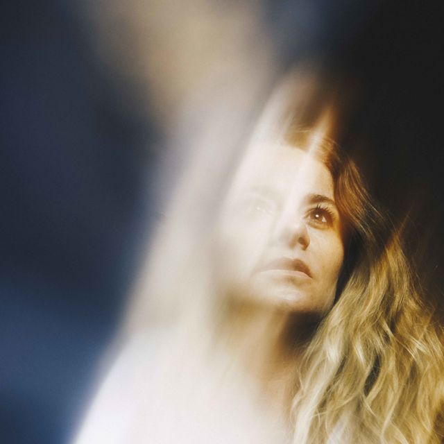 Alice Gold - 'At My Table' [Ringtone]