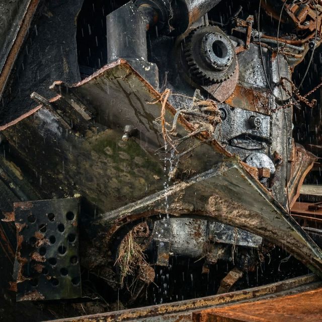 radiant futur - 'Beta Decay (1-800-PHONESEX MIX BY LUSCHN) (feat. Luschn)' [Ringtone]