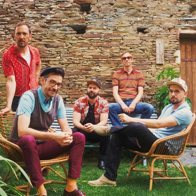 The Loire Valley Calypsos - 'La vie' [Ringtone]